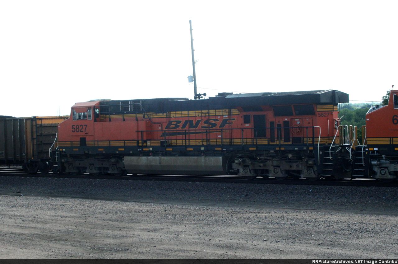 BNSF 5827